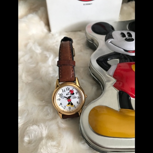 Vintage Disney Lorus Mickey Mouse Collector Watch - Picture 6 of 8